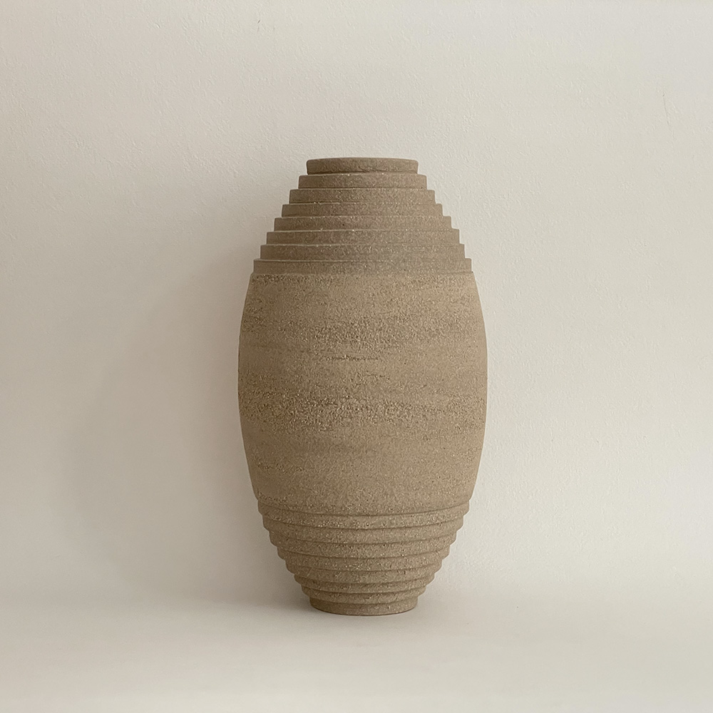 Grand vase Antipodes beige en grès roux – Laure Pollet