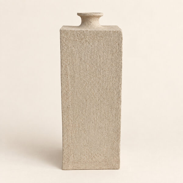 Grand vase rectangulaire Monolithe II en grès blanc crème – Laure Pollet